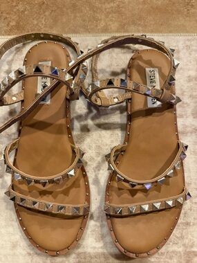 Steve Madden Tan Leather Slide with Metallic Studs